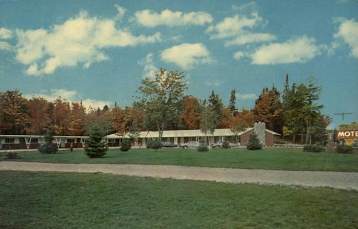 Tahquamenon Suites Lodging (Travelers Motel) - Old Postcard (newer photo)